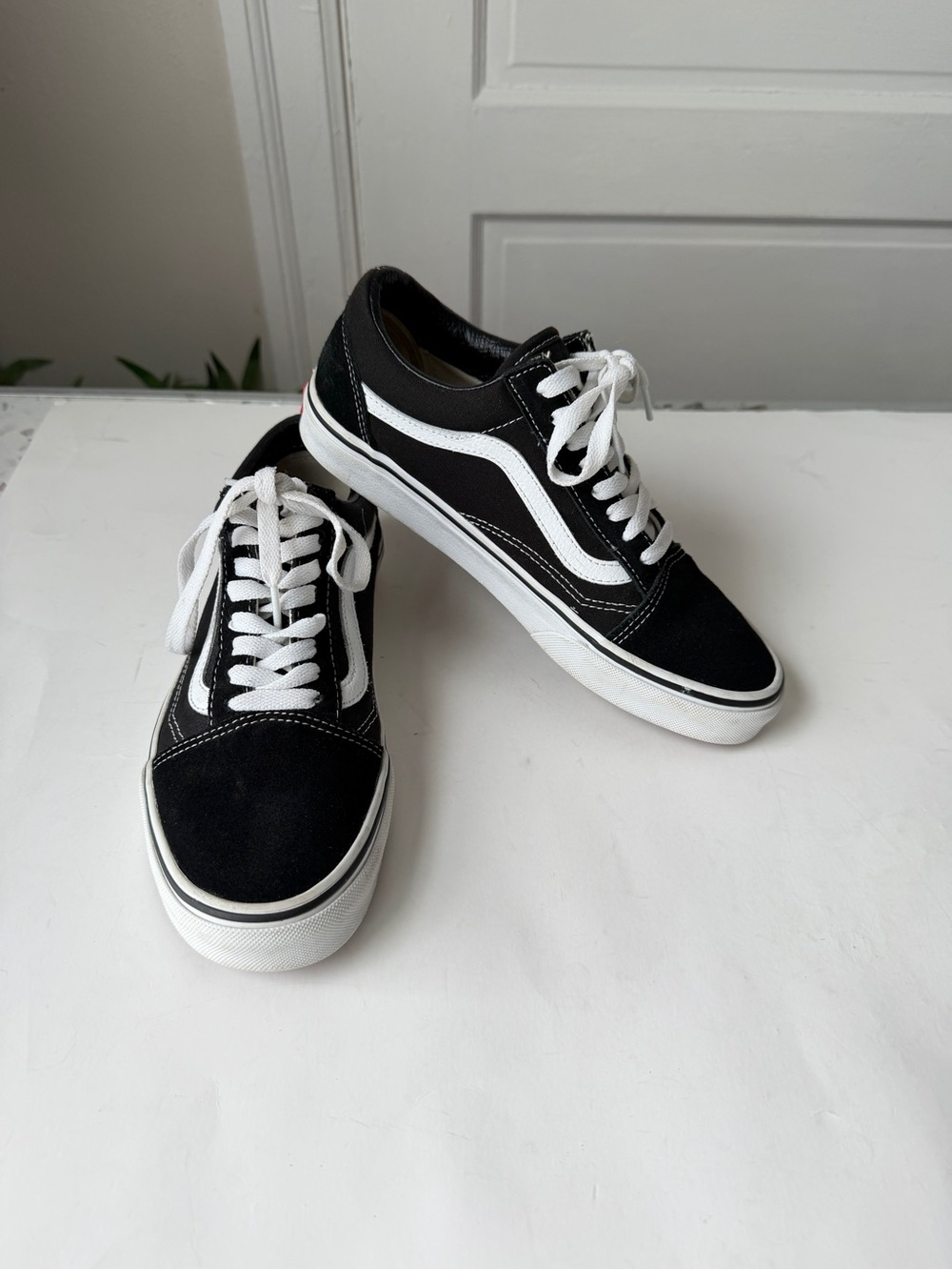 Vans Old Skool Black White Sneakers Women’s 8 Men’s 6.5 Classic Skater Grunge